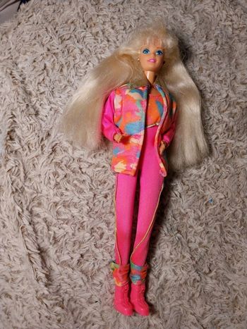 Barbie de collection vêtement rose vintage