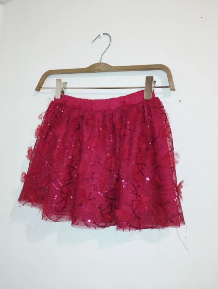 Jupe rouge en tulle sertie de sequins