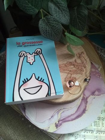 Joli collier sautoir BoLa + livre la grossesse