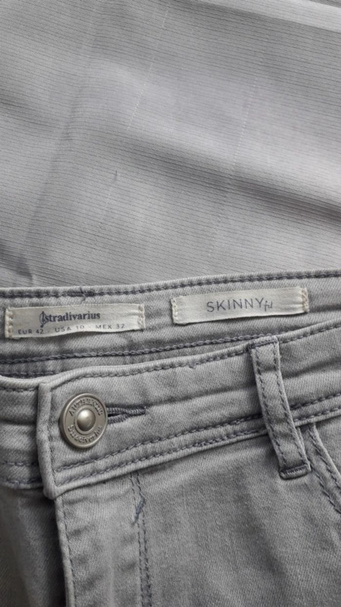 Jeans skinny gris clair avec effets de couleur beige - photo numéro 4