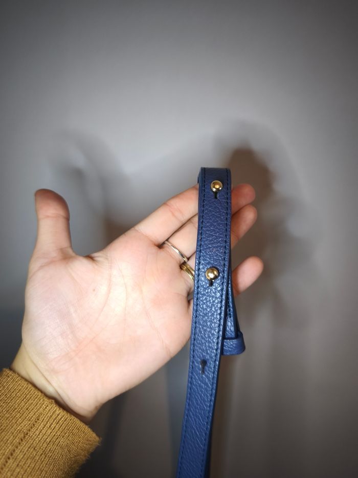 Sac Lancaster bleu marine en vrai cuir – extérieur parfait, intérieur légèrement taché 💼✨ - photo numéro 6