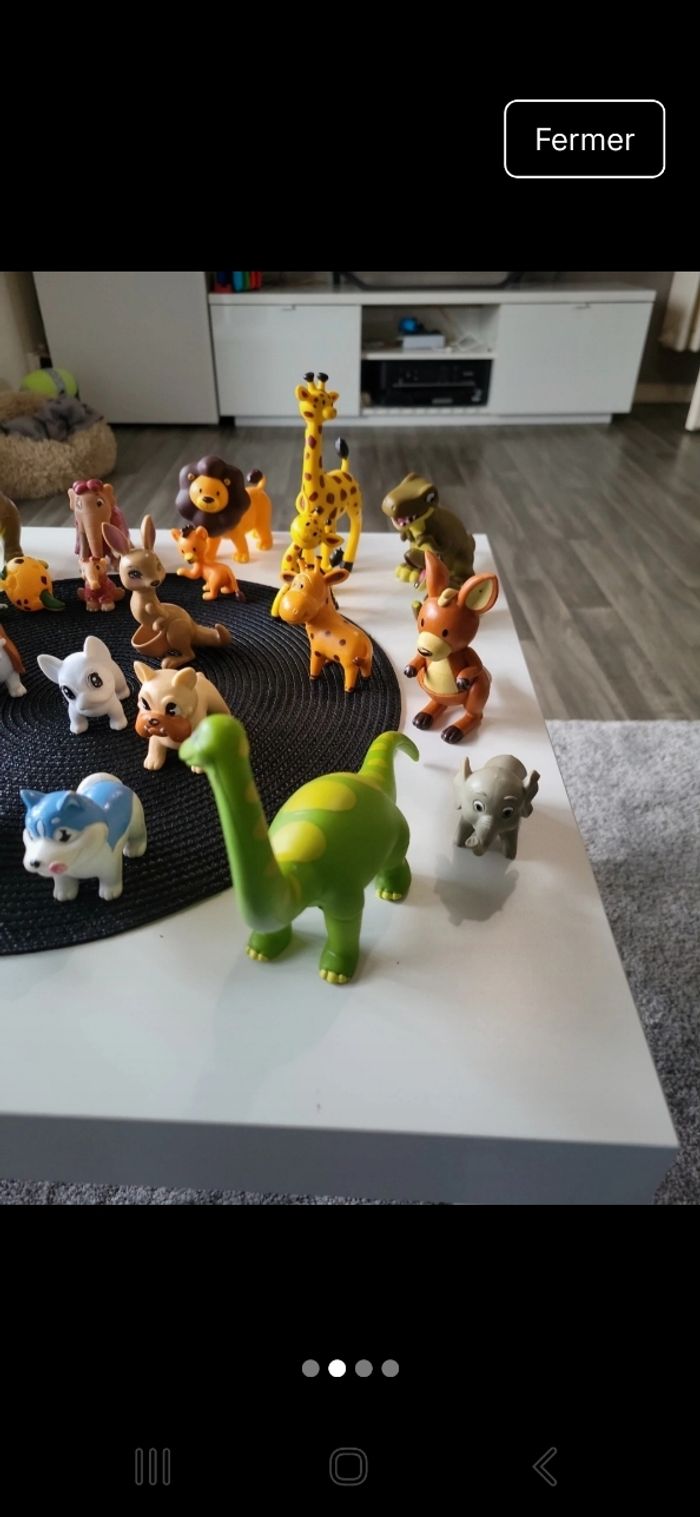 Lot de 28 figurines - photo numéro 2