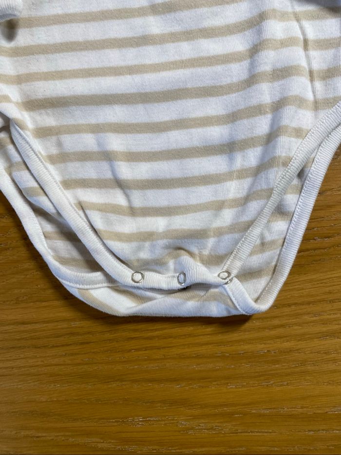 Armor Baby Body rayé beige et blanc Taille 12 mois - photo numéro 3