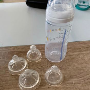 Biberon tigex + 4 tétines