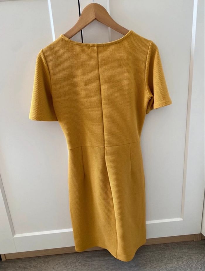 Robe jaune - photo numéro 2