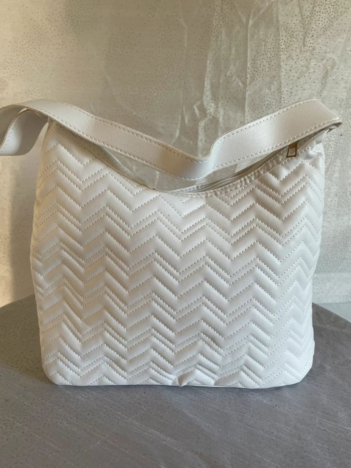 Sac blanc matelassé neuf détail doré élégant - photo numéro 3