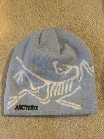Bonnet Arc’teryx bleu ciel 