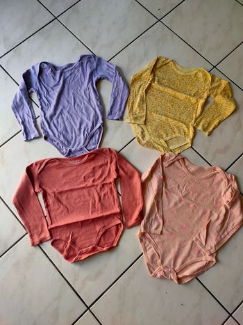 Lot de body taille 98/104