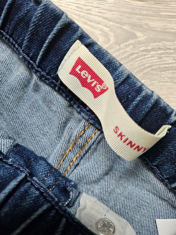Short en jeans Levi's 8 ans comme neuf - photo numéro 4