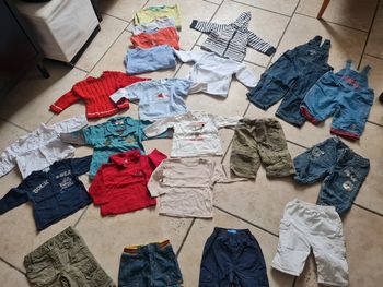 Lot 22 vêtements garçon hiver 6 mois