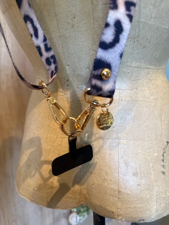 Joli cordon leopard pour téléphone - photo numéro 2