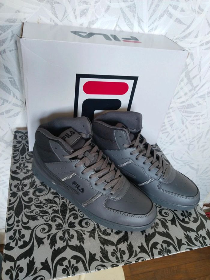 Magnifiques baskets montantes homme Fila pointure 42 - photo numéro 2