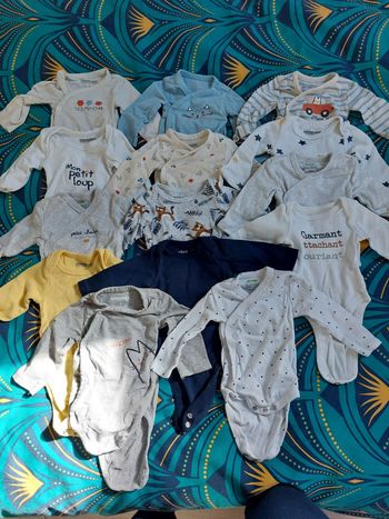 Lot vêtements bébé taille 1 mois