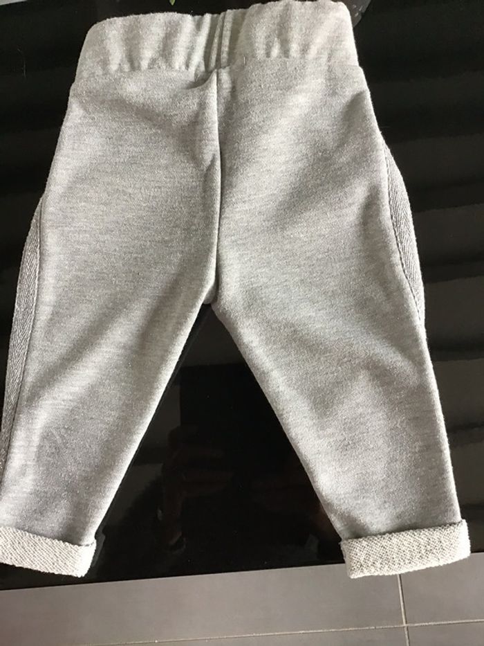 Pantalon gris à paillettes 6/9 mois - photo numéro 3