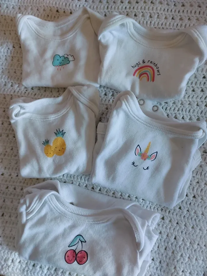 Lot bodies manches courtes  1-3 mois