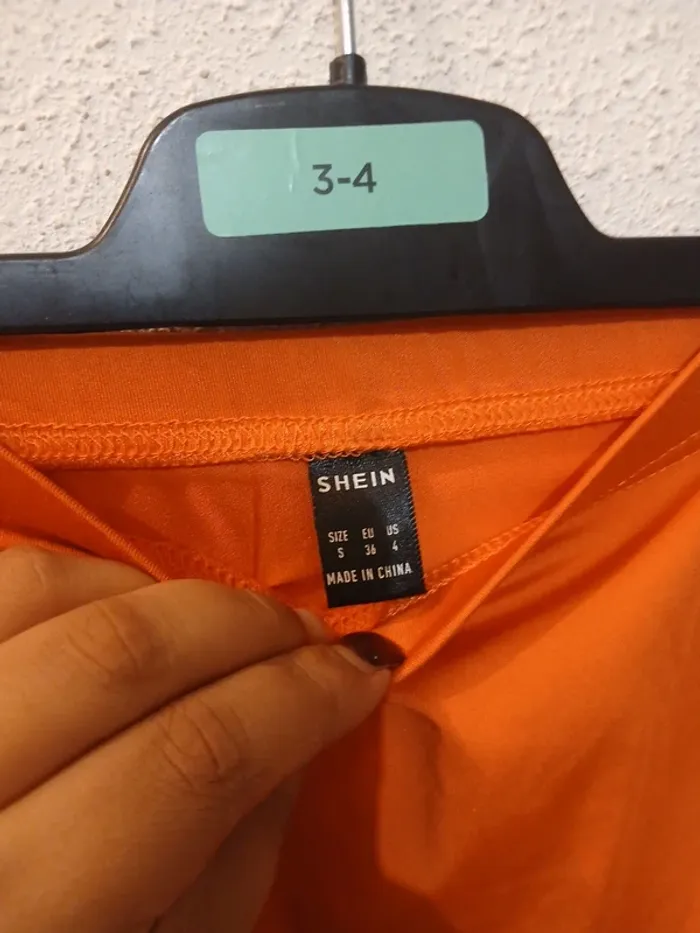Jupe courte orange  élastique " shein" taille s - photo numéro 3