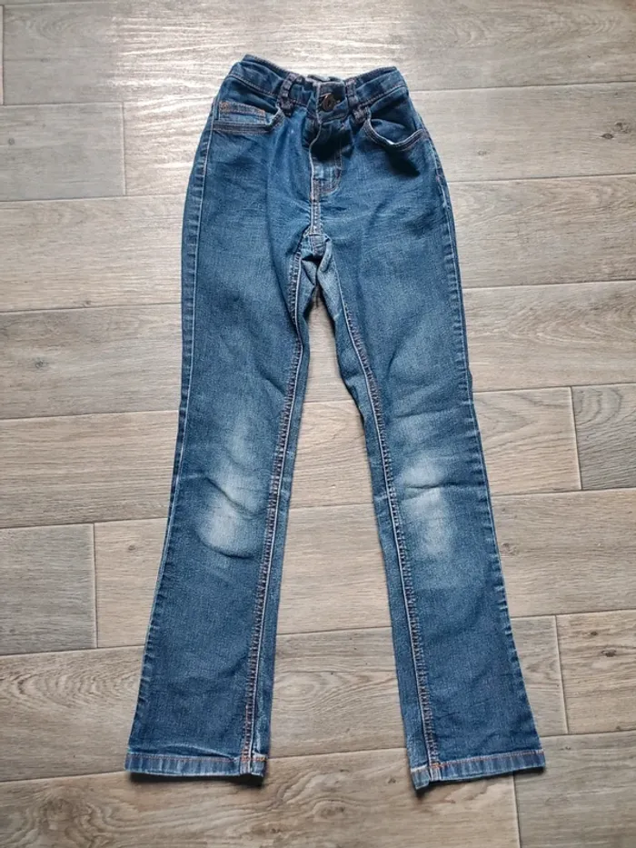 Jeans taille 9 ans très bon état