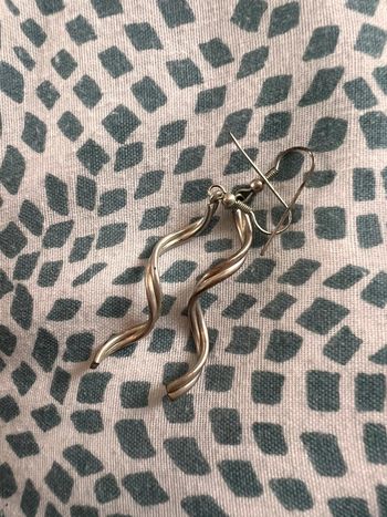 Boucles d’oreilles, torsadée