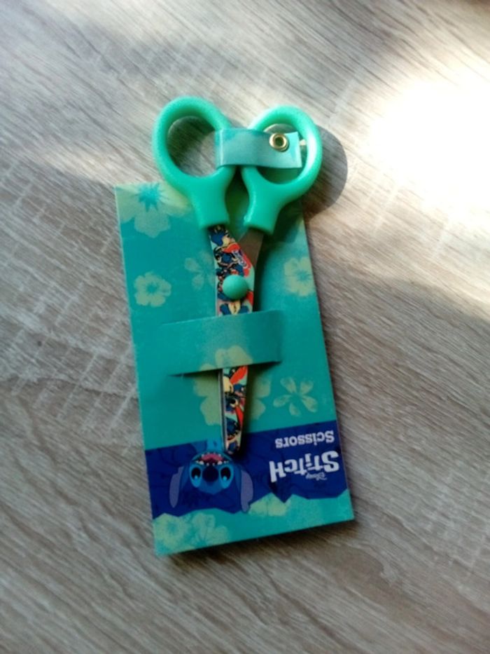 Ciseaux stitch