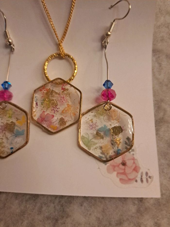 Boucles d'oreilles pendante avec pendentif assortie multicolore - photo numéro 7