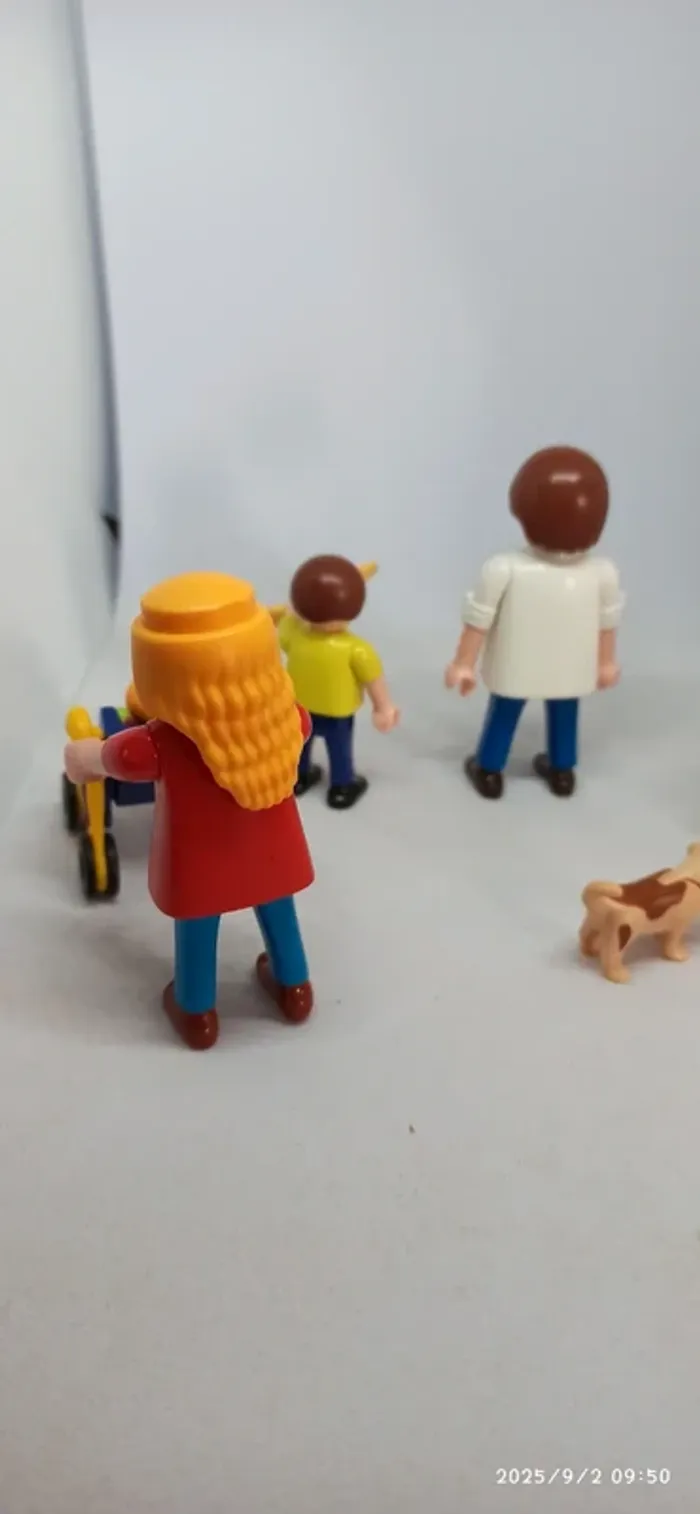 Famille avec enfants bébé et poussette playmobil - photo numéro 5