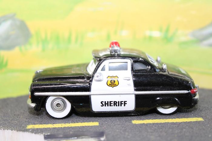 Disney Pixar cars Shériff - photo numéro 2