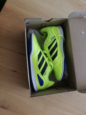 35 chaussures foot salle futsal comme neuve pointure 35
