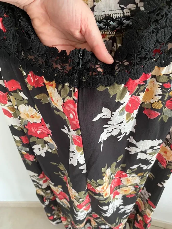 Robe noir grosse fleur - photo numéro 9