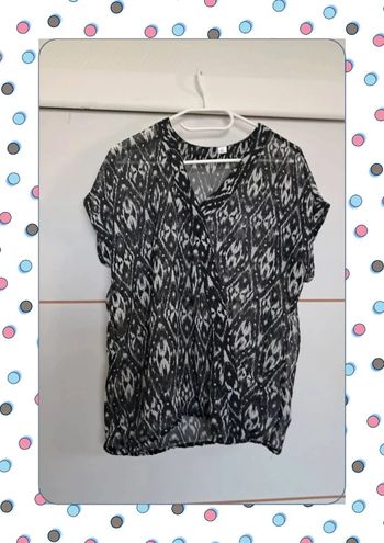 Très jolie blouse légère  Jamais portée Taille 42