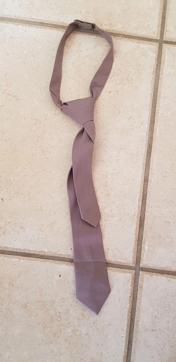 Chemise blanche manches longues garçon et sa cravate à scratch - photo numéro 2