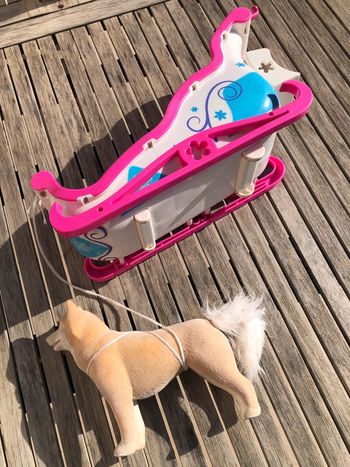 Figurine Nancy chien de traîneau rose Famosa