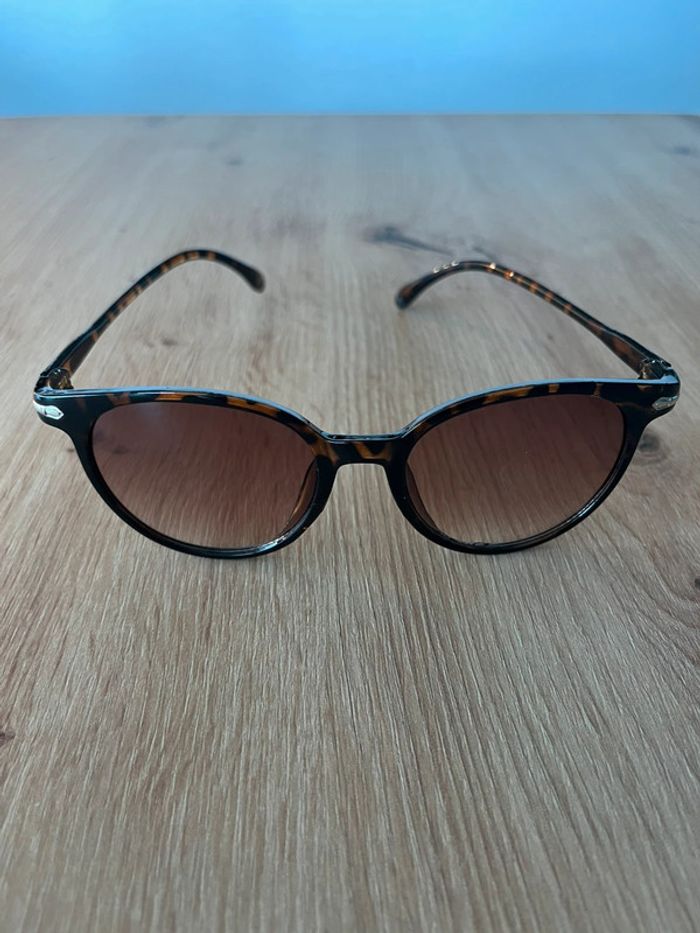 Lunettes de soleil vintages femmes neuves - photo numéro 3