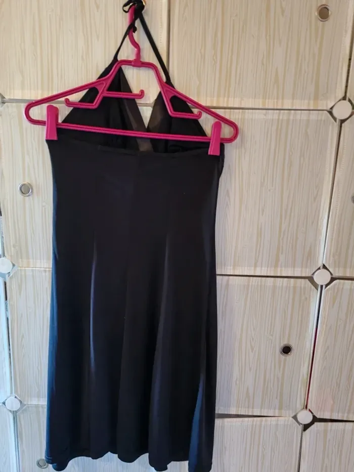 Robe dos nu - photo numéro 2