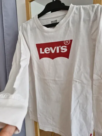 T-shirt levis