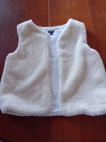 Veste  sans manche  en fausse fourrure  creme