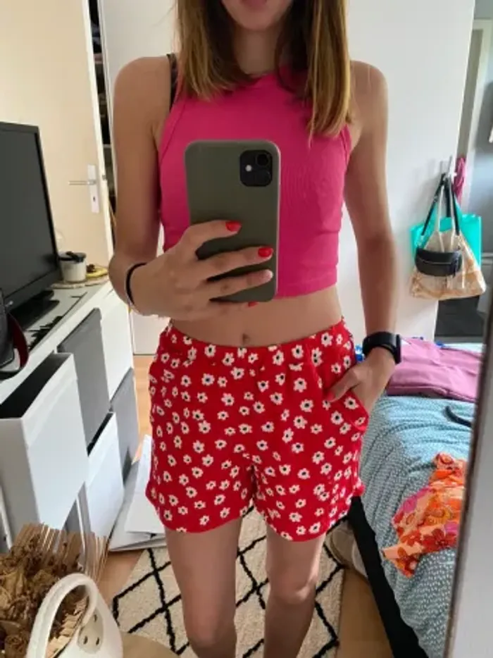 Short rouge à fleurs Only - photo numéro 3