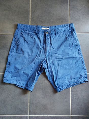 Short bleu