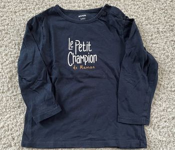 Teeshirt manches longues bleu marine « le petit champion » taille 24 mois Kiabi