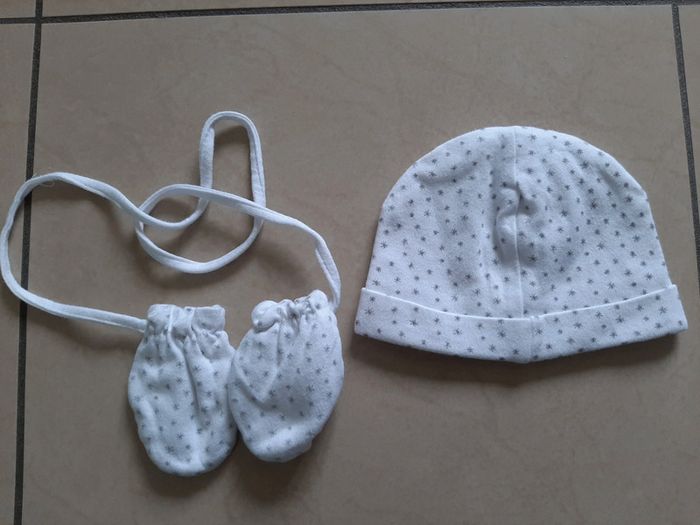 Ensemble bonnet + gants 3/6 mois