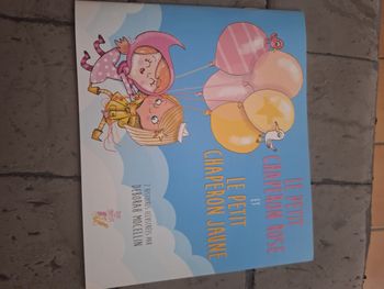 Livre le petit chaperon rose et le petit chaperon jaune