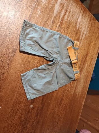Short garçon avec ceinture taille 4 ans