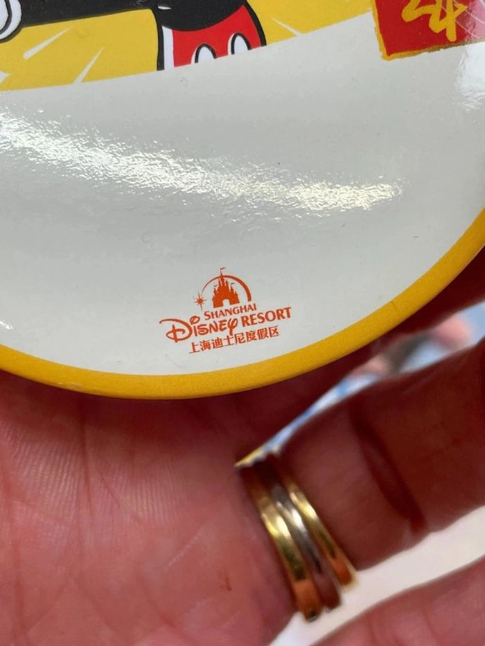 Badge Disneyland Anniversaire + Stickers Shanghai Disney Resort - photo numéro 2