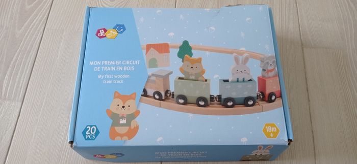 Circuit de train en bois - photo numéro 4