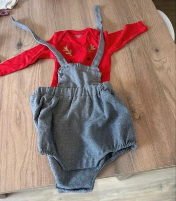 2 ensembles salopettes / t shirt ML 6 mois fille