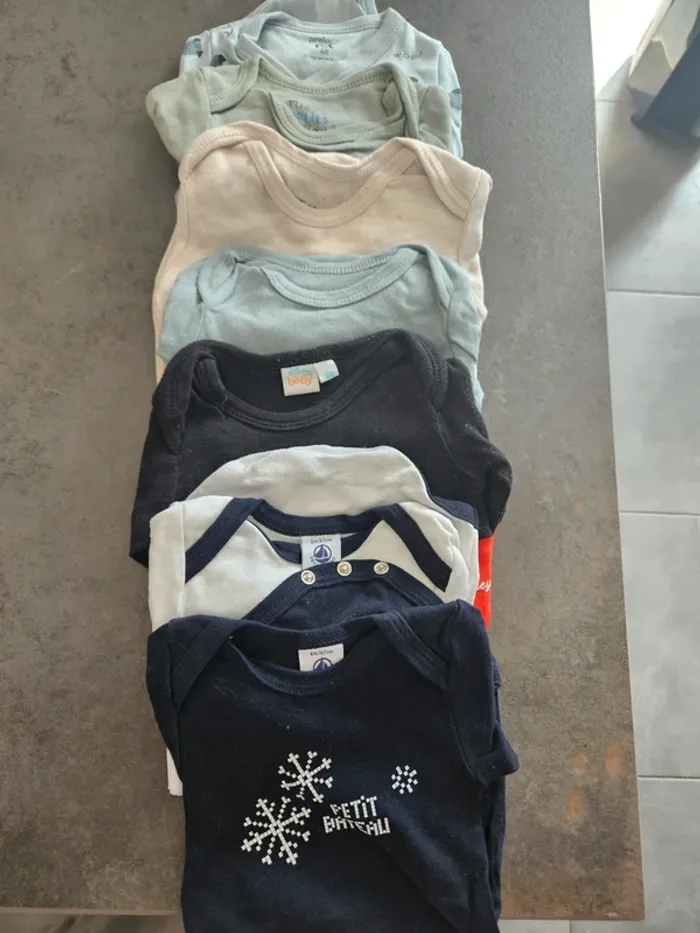LOT DE 59 VETEMENTS BEBE GARCON 6 MOIS - photo numéro 6