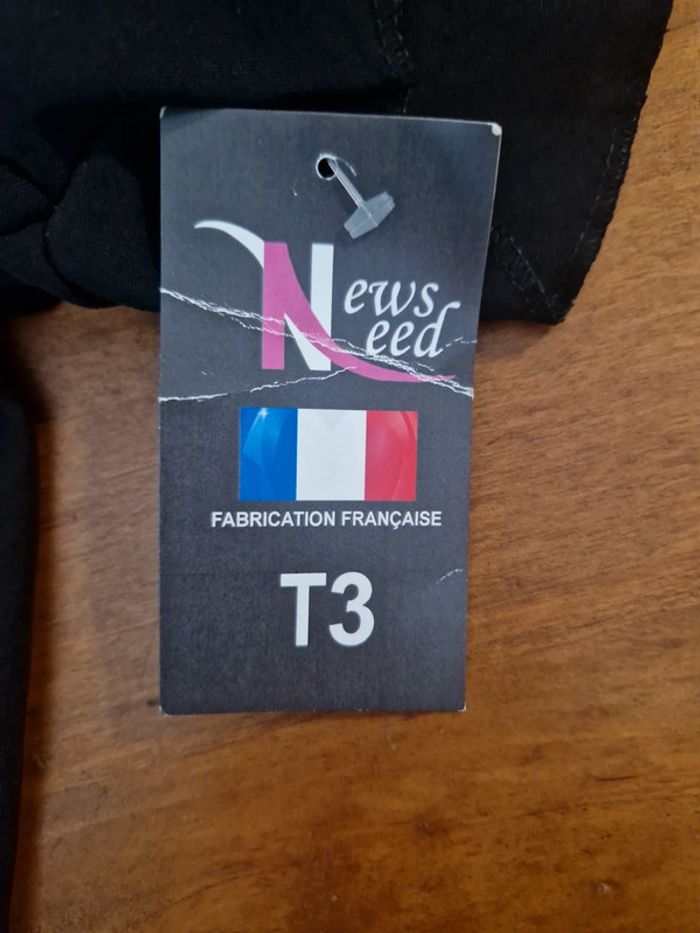 Jolie robe noire taille 3 - photo numéro 3