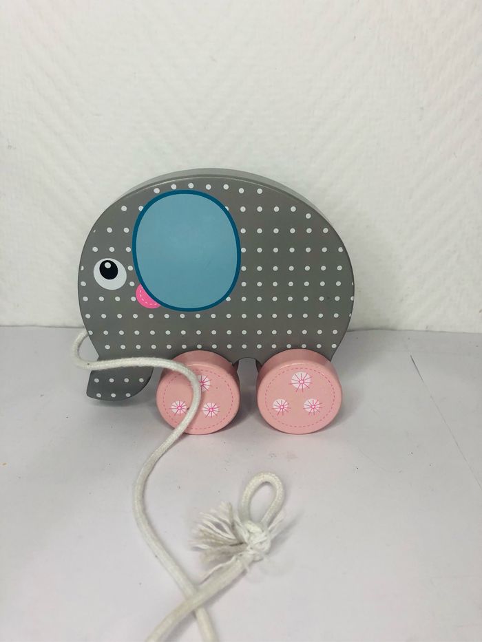 Jouet à tirer éléphant