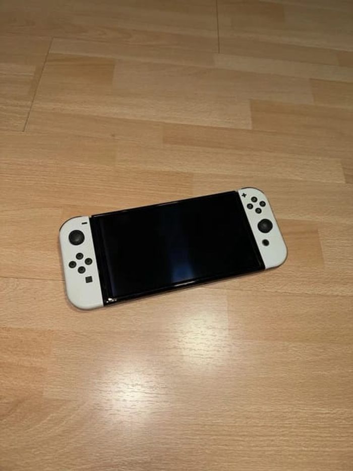 Nintendo Switch version OLED - photo numéro 3