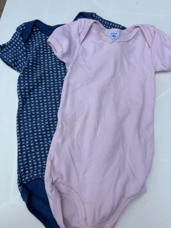 Lot de 2 bodys petit bateau 18 mois