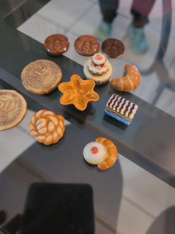 11 fèves porcelaine thème patisserie - photo numéro 2